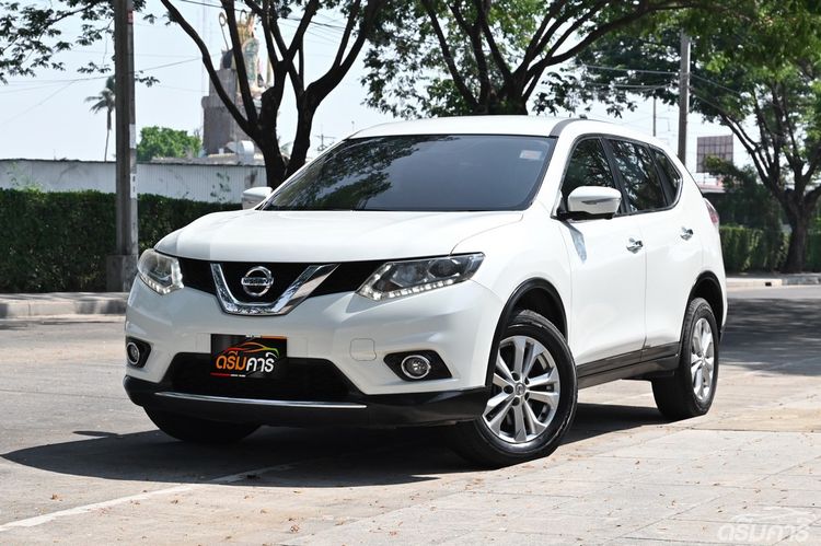 รถ Nissan X-Trail 2.0 E สี ขาว