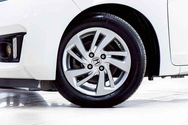 Honda Jazz 2014 1.5 V Plus i-VTEC Sedan เบนซิน ไม่ติดแก๊ส เกียร์อัตโนมัติ ขาว รูปที่ 4