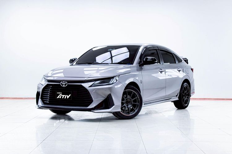 รถ Toyota Yaris ATIV 1.2 Premium Luxury สี เทา