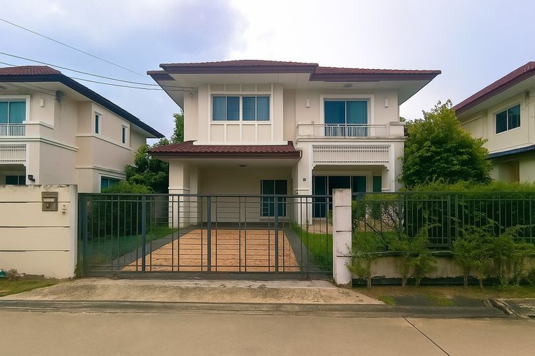 ขายบ้านเดี่ยว 2 ชั้น โครงการเซนโทร รัตนาธิเบศ์ (วัดสวนแก้ว) หลังบ้านติดสวนส่วนกลาง