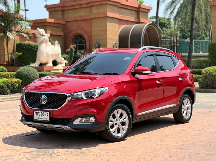 รถ MG ZS 1.5 D สี แดง