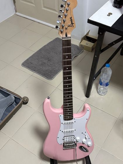 Squier Stratocaster (Pink)