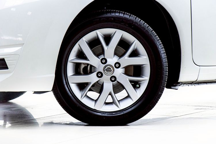 Nissan Note 2017 1.2 V Sedan เบนซิน ไม่ติดแก๊ส เกียร์อัตโนมัติ ขาว รูปที่ 4