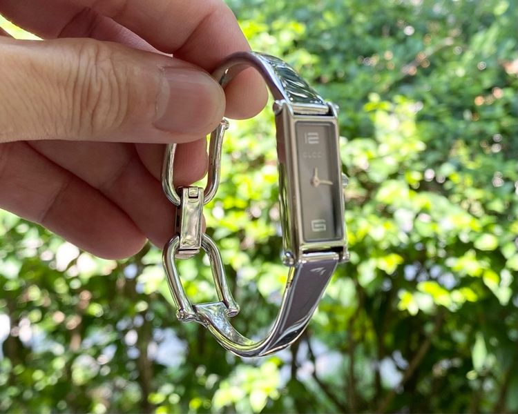 เทา นาฬิกาGucci 1500L Bangle Watch (Swiss made)