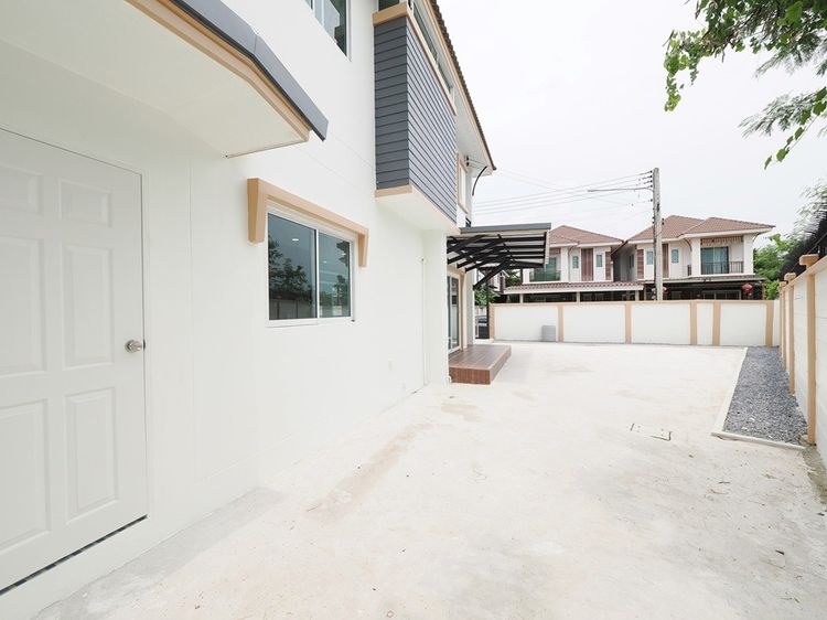 มีบางส่วน ขายราคาพิเศษ บ้านเดี่ยว รีโนเวทใหม่ต่ำกว่าทุน ม.กรีนเนอรี่ บาย นิราวิลล์ เอกชัย–พระราม2 (แปลงหัวมุม) รูปที่ 4