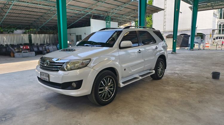 Toyota Fortuner 2013 3.0 V 4WD Utility-car ดีเซล ไม่ติดแก๊ส เกียร์อัตโนมัติ ขาว รูปที่ 2
