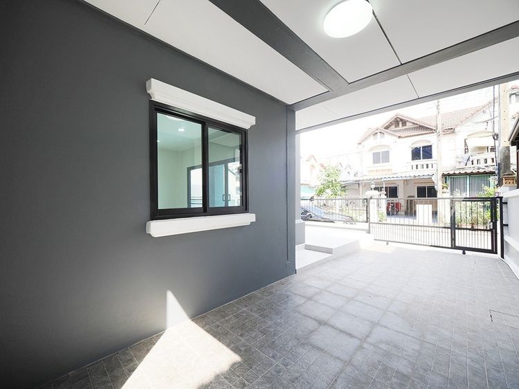 มีบางส่วน ขายบ้านแฝดรีโนเวทใหม่ หลังใหญ่ พรีเมียม ม.คันทรีพาร์ค 15 ปทุมธานี–สามโคก รูปที่ 4