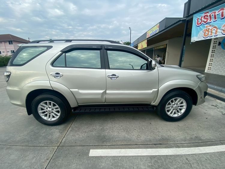 Toyota Fortuner 2013 3.0 V Utility-car ดีเซล ไม่ติดแก๊ส เกียร์อัตโนมัติ บรอนซ์ทอง รูปที่ 3