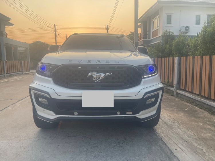รถ Ford Everest 2.0 Titanium Plus สี ขาว