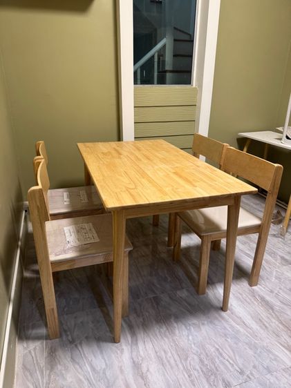 ขายด่วน❗️ชุดโต๊ะอาหาร พร้อมเก้าอี้ 4 ตัว แค่โต๊ะก็คุ้มแล้ว✨ รูปที่ 5