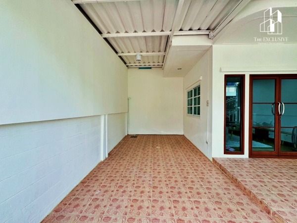 ไม่มี ขายด่วน ทาวน์เฮ้าส์รีโนเวทใหม่สไตล์มินิมอล พร้อมเข้าอยู่ได้ทันที หมู่บ้านซื่อตรง (จันทรินทร์) ทำเลทองต้นซอยท่าอิฐ ทำเลไทรม้า-ท่าอิฐ  รูปที่ 4