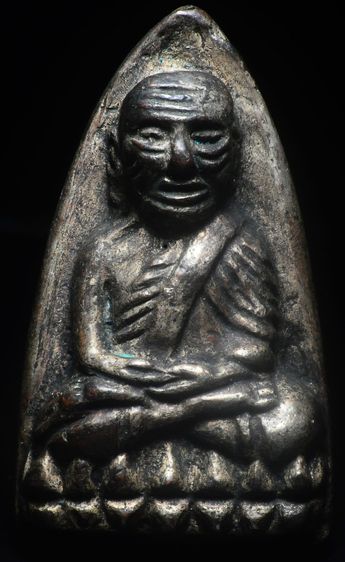 หลวงปู่ทวดเตารีด 05 ผิวแก่เงิน สวยมากครับ แบ่งบูชา 2000ครับ