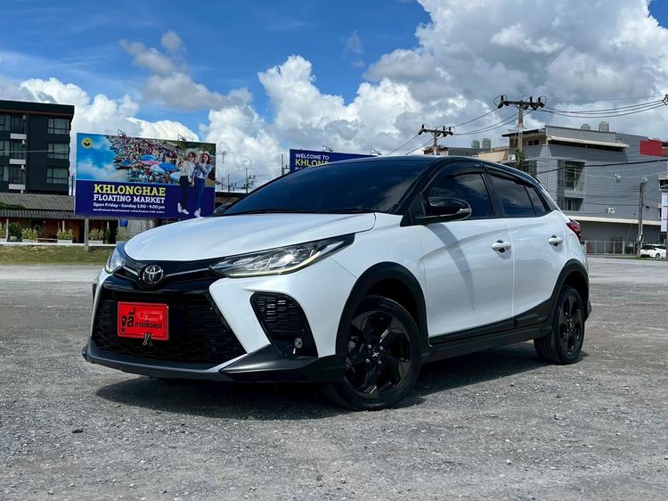 รถ Toyota Yaris 1.2 Sport Premium X สี ขาว