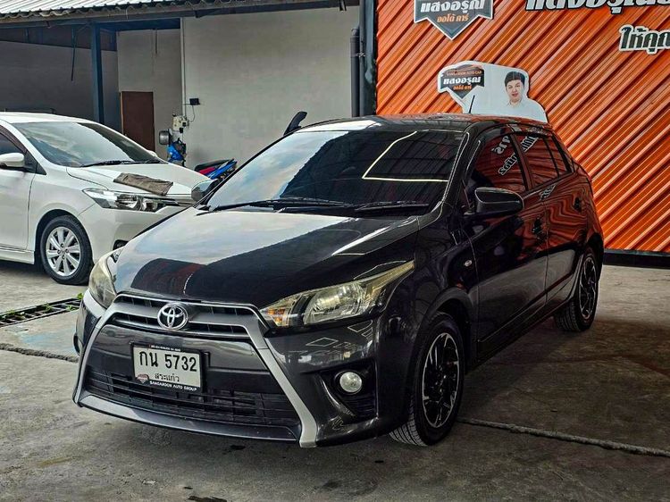 รถ Toyota Yaris 1.2 E สี ดำ