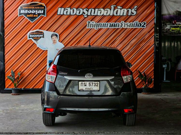 Toyota Yaris 2015 1.2 E Sedan เบนซิน ไม่ติดแก๊ส เกียร์อัตโนมัติ ดำ รูปที่ 4