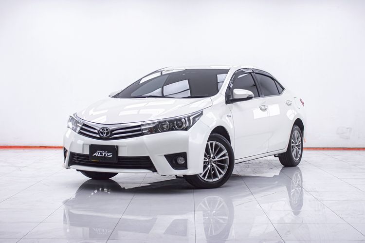 รถ Toyota Altis 1.8 V สี ขาว