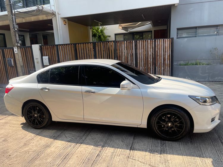 Honda Accord 2015 2.0 E i-VTEC Sedan เบนซิน ไม่ติดแก๊ส เกียร์อัตโนมัติ ขาว รูปที่ 2
