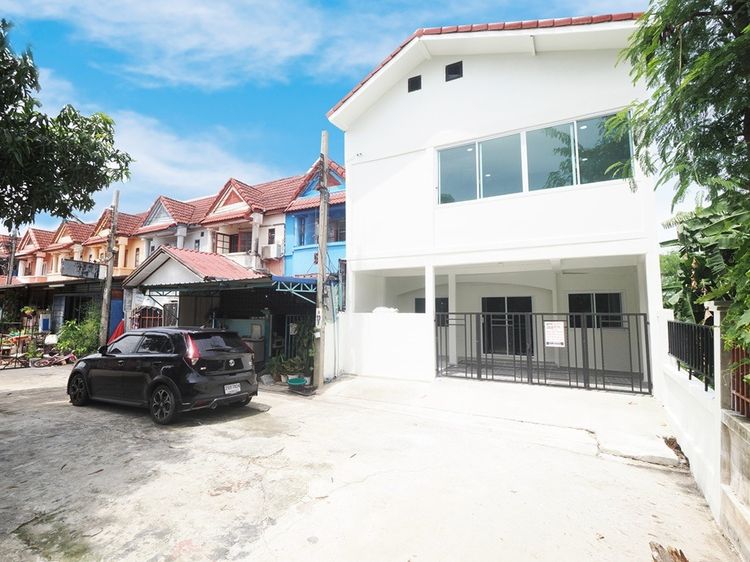 ขายราคาพิเศษ ทาวน์เฮ้าส์หลังริม รีโนเวทใหม่ ม.สวีทโฮมปาร์ค บางบัวทอง–ไทรน้อย