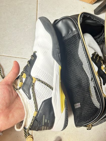 รองเท้าแบดมินตัน Felet รุ่น Flying Pro. สีขาว