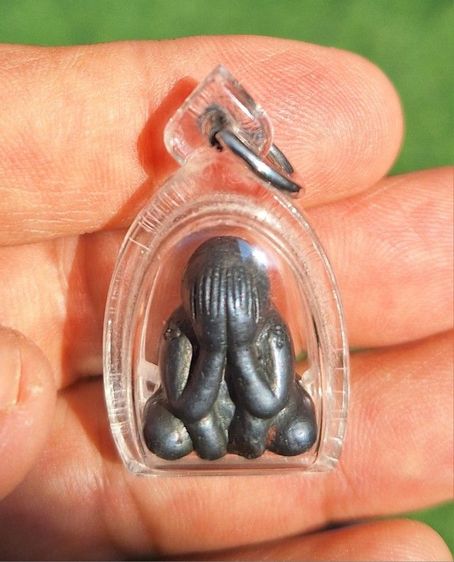 พระปิดตาเนื้อเมฆพัตรของหลวงพ่อเต๋คงทองวัดสามง่ามนครปฐมสร้างปีพ.ศ 2520 เป็นปิดตารุ่นแรกของท่านสร้างน้อย