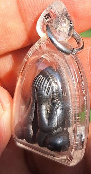 พระปิดตาเนื้อเมฆพัตรของหลวงพ่อเต๋คงทองวัดสามง่ามนครปฐมสร้างปีพ.ศ 2520 เป็นปิดตารุ่นแรกของท่านสร้างน้อย รูปที่ 3