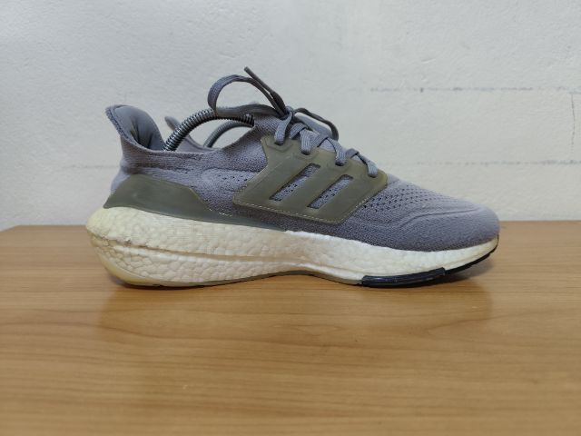 Adidas Ultra Boost 42.5 27.0 แท้ มือสอง รูปที่ 2