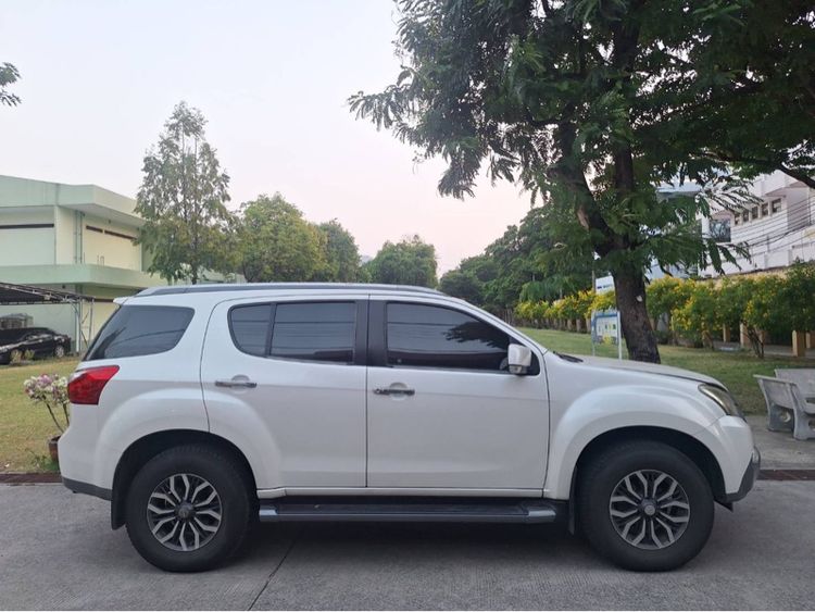 รถ Isuzu MU-X 1.9 The Iconic สี ขาว