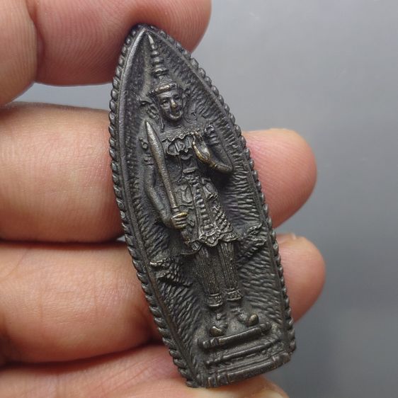 พระสยามเทวาธิราช เหรียญหล่อ แบบนูนสูง หลัง นวม. ยันต์เจ้าคุณนรฯ (หลวงปู่โต๊ะ ปลุกเสก หลวงปู่ทิม วัดละหารไร่อธิฐานจิต พ.ศ.2515 รูปที่ 3