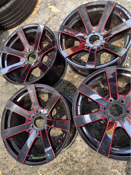 แม็กรถกระบะ nissan navara ขอบ 18 6 รู 9 นิ้วทั้ง 4 วงชุดละ 5,500 บาทครับ