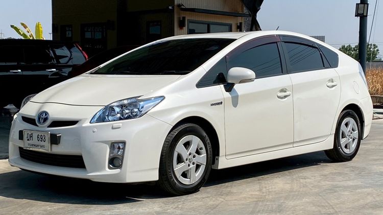 Toyota Prius 2011 1.8 Hybrid Sedan ไฮบริด ไม่ติดแก๊ส เกียร์อัตโนมัติ ขาว รูปที่ 2