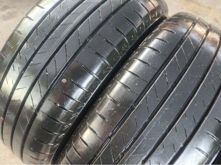 ยาง Bridgestone ALENZA 215 60 17 ปี 25 ชุดละ 5,000 บาทครับ