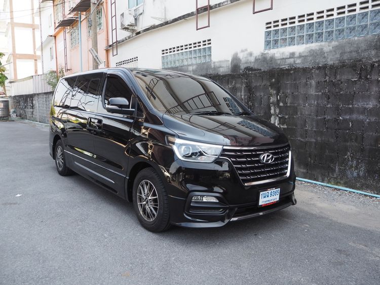 รถ Hyundai H-1  2.5 Deluxe สี ดำ