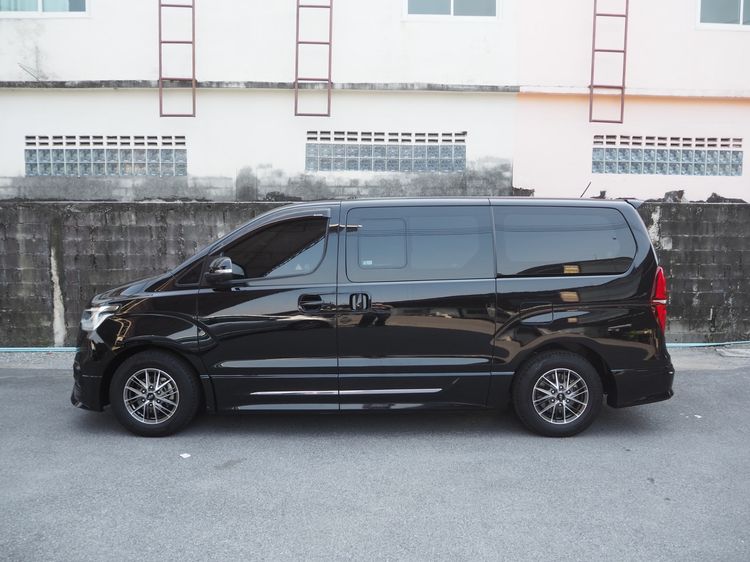 Hyundai H-1  2021 2.5 Deluxe Van ดีเซล ไม่ติดแก๊ส เกียร์อัตโนมัติ ดำ รูปที่ 4