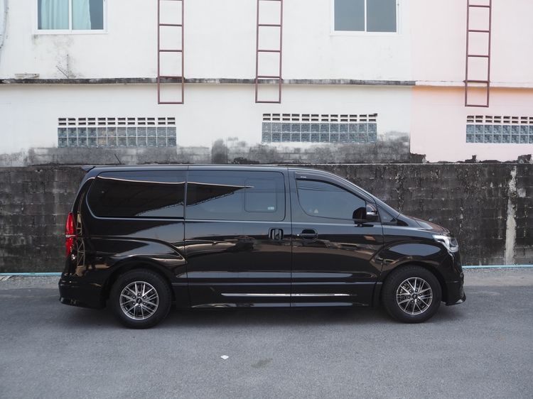 Hyundai H-1 2021 2.5 Deluxe Van ดีเซล ไม่ติดแก๊ส เกียร์อัตโนมัติ ดำ รูปที่ 3