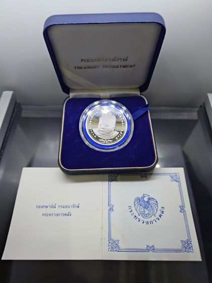 เหรียญเงินขัดเงา 600 บาท ที่ระลึก สมโภชเดือนและขึ้นพระอู่ ทีปังกร ปี2544 พร้อมกล่องหนังใบเซอร์ รูปที่ 5