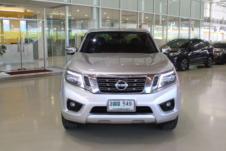 รถ Nissan Navara 2.5 Calibre LE สี บรอนซ์เงิน