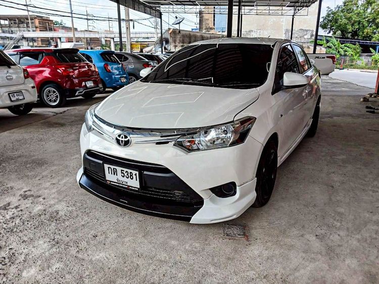 รถ Toyota Vios 1.5 E สี ขาว