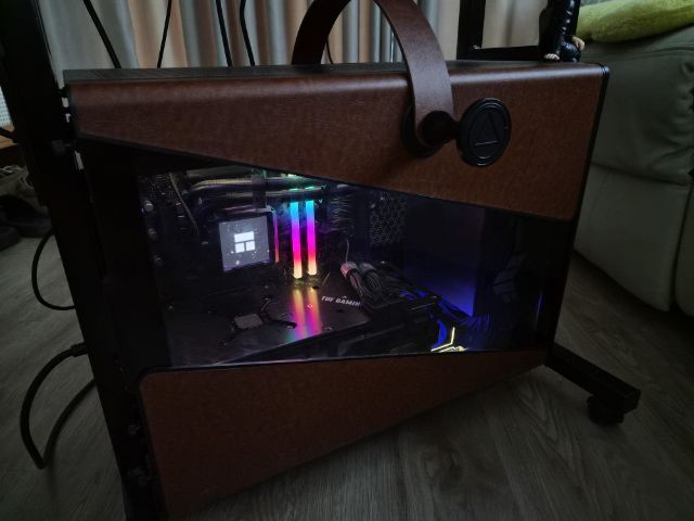 คอมพิวเตอร์ตั้งโต๊ะ,คอมประกอบ รูปที่ 2