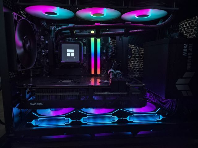 คอมพิวเตอร์ตั้งโต๊ะ,คอมประกอบ รูปที่ 4