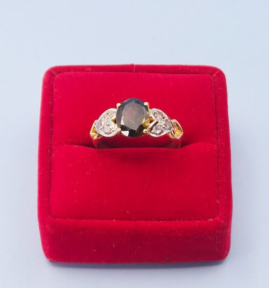 แหวนคล้ายบุษราคัม