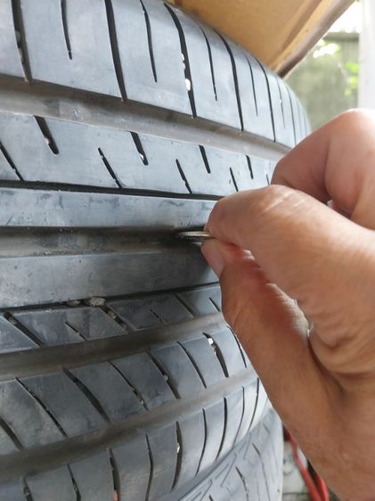 Yokohama advance  db v552 ขนาด 225 45 r19 ใช้น้อย 22,000 km ปียาง 2822 ขาย 3,500 B รูปที่ 9