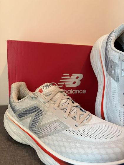  New Balance Fresh Foam X 1080 v14
รุ่นท็อปสุดของ NB  รองเท้าวิ่งสายซัพพอร์ตนุ่มเด้งที่นักวิ่งหลายคนยกให้เป็นคู่โปรดสภาพใหม่แกะกล่อง