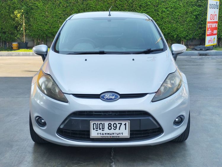 รถ Ford Fiesta 1.4 Style สี บรอนซ์เงิน