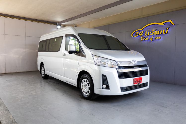 รถ Toyota Commuter 2.8 สี เงิน