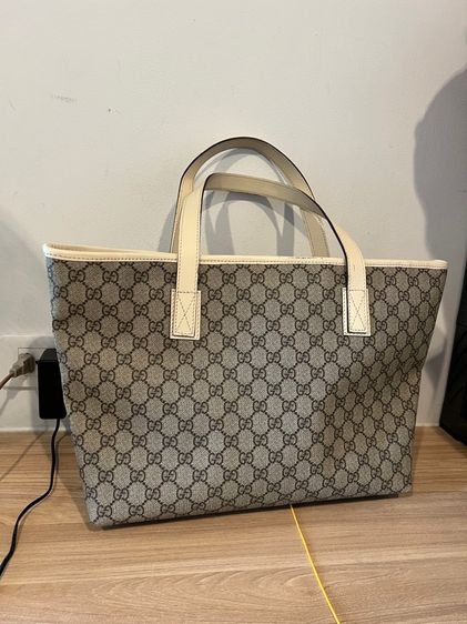ส่งต่อของใช้ส่วนตัวตัว Gucci Tote Bag GG Supreme รับประกันแท้ รูปที่ 2