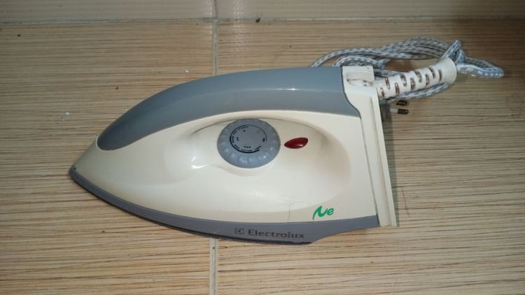 เตารีด Electrolux  EDI100 มีให้เก็บปลายทางได้ รูปที่ 2