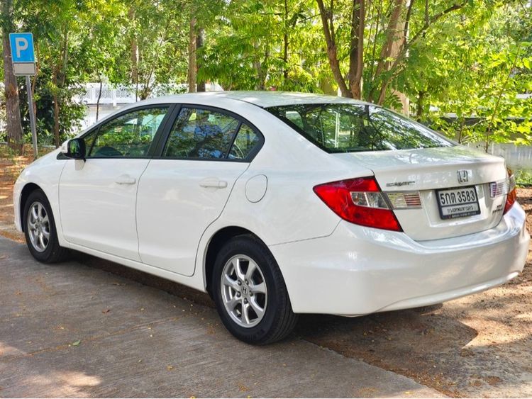 Honda Civic 2015 1.8 S i-VTEC Sedan เบนซิน ไม่ติดแก๊ส เกียร์อัตโนมัติ ขาว รูปที่ 3