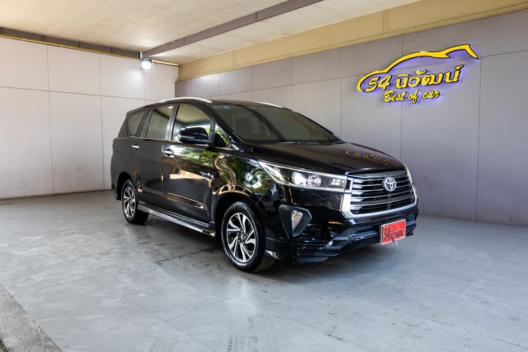 รถ Toyota Innova 2.8 Crysta สี ดำ