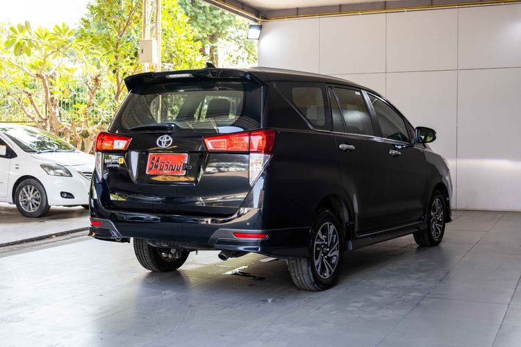 Toyota Innova 2021 2.8 Crysta Utility-car ดีเซล ไม่ติดแก๊ส เกียร์อัตโนมัติ ดำ รูปที่ 4