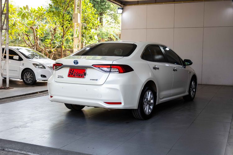 Toyota Altis 2021 1.8 Hybrid Entry Sedan ไฮบริด ไม่ติดแก๊ส เกียร์อัตโนมัติ ขาว รูปที่ 4